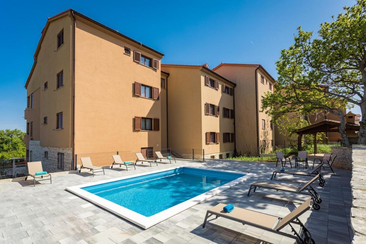 Apartments Cesare With Shared Pool Liznjan Luaran gambar