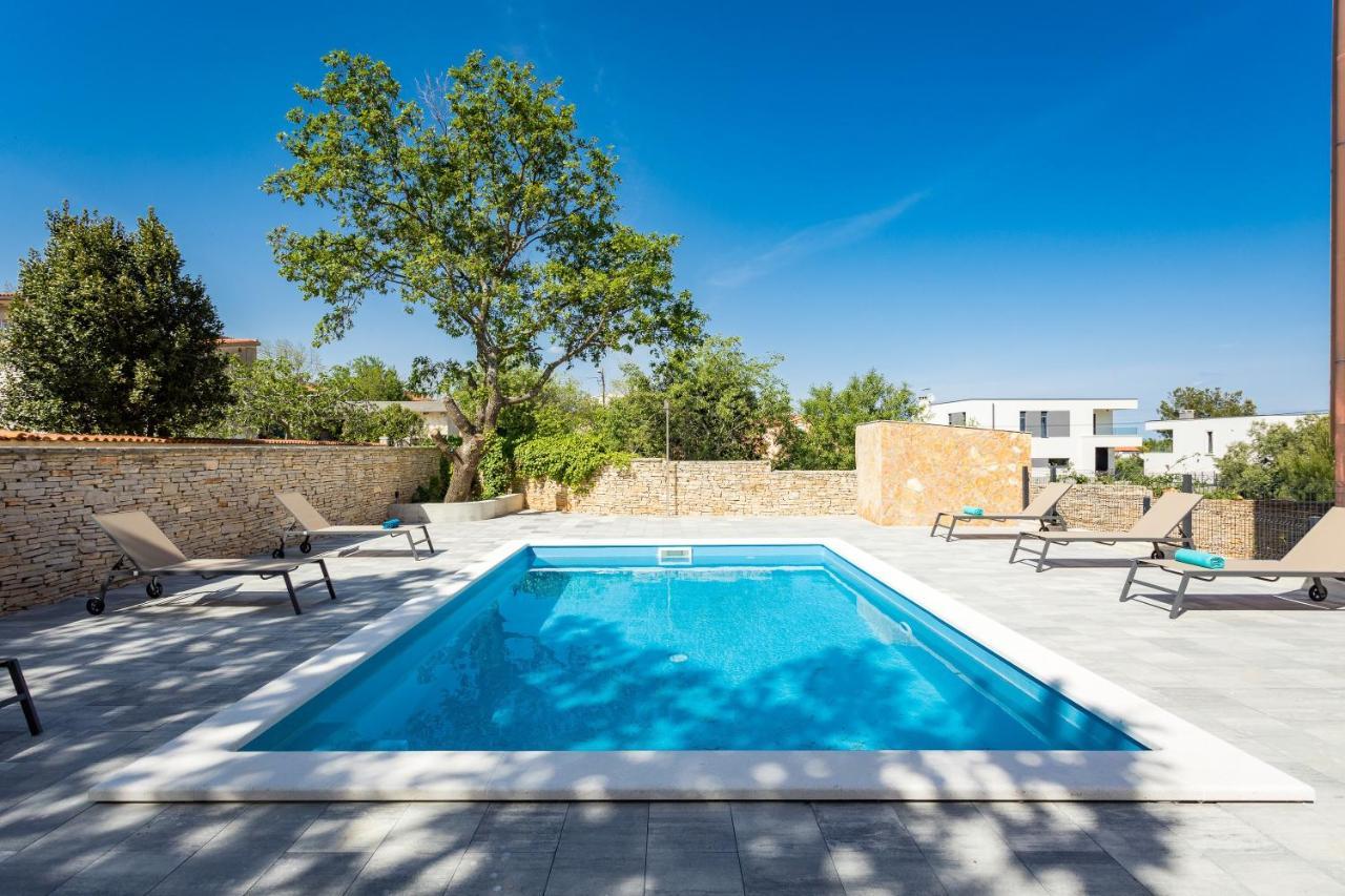 Apartments Cesare With Shared Pool Liznjan Luaran gambar